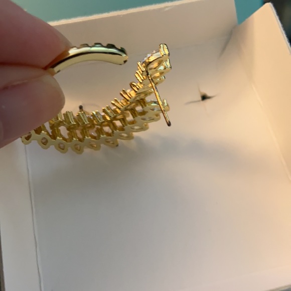 NIB AmyJane Cubic Ziconia Leaf Cluster Post Earrings - Perfect for a Bride! - Picture 4 of 5